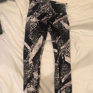 LULULEMON patterned leggings size 4
